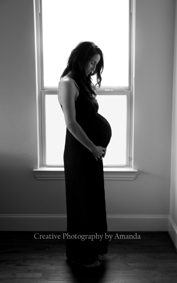 Contact Amanda for your own maternity session. www.creativephotographybyamanda.com